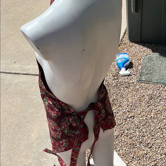 Handcrafted Christmas Wreath Apron with Pocket - Picture 3 of 4